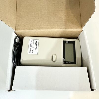 UV-200 コンパクトUV放射線計 多波長探査機 低散光9V 電池駆動UVランプ 放射線量測定器