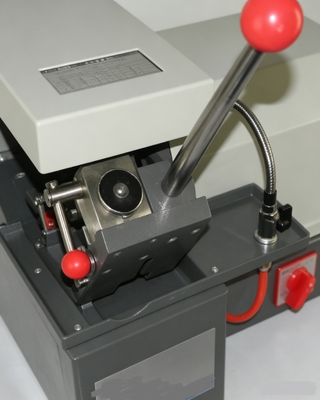 HC-300E 金属学検体切断機 水冷却 研究室検体切断機